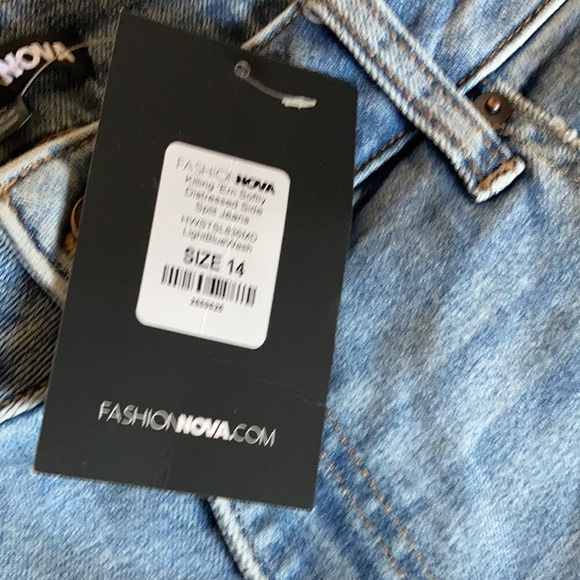 Fashion Nova killing Em softly distressed side split jeans - Picture 3 of 6